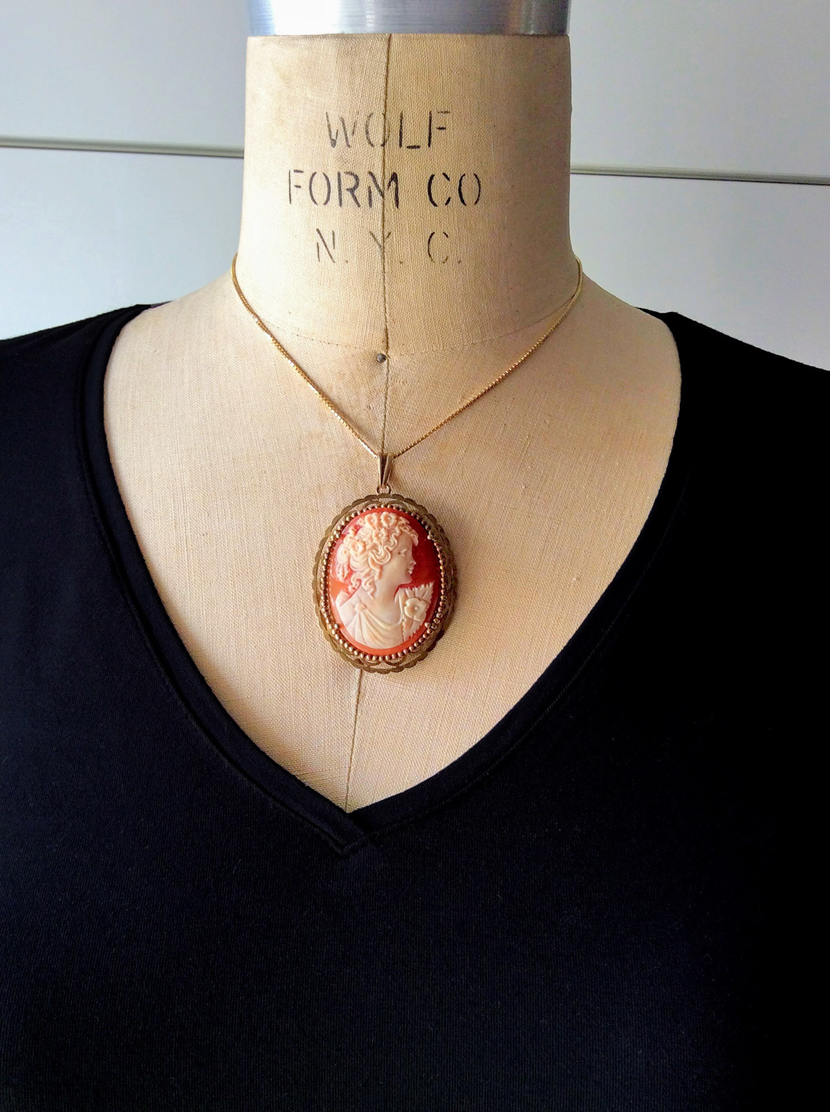 Bluesuits Online: 14 K Gold Plated Cameo Pendant